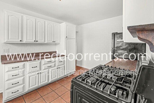Photo - 957 Woodhill Dr