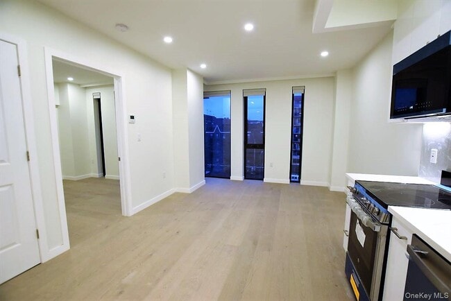 Photo - 41-26-41-44 44th St Unit 5B