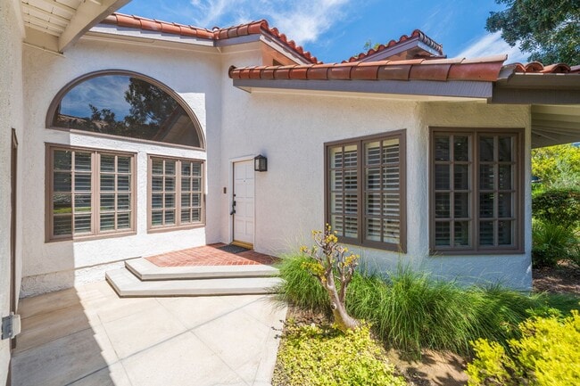 16 Sausalito Cir W