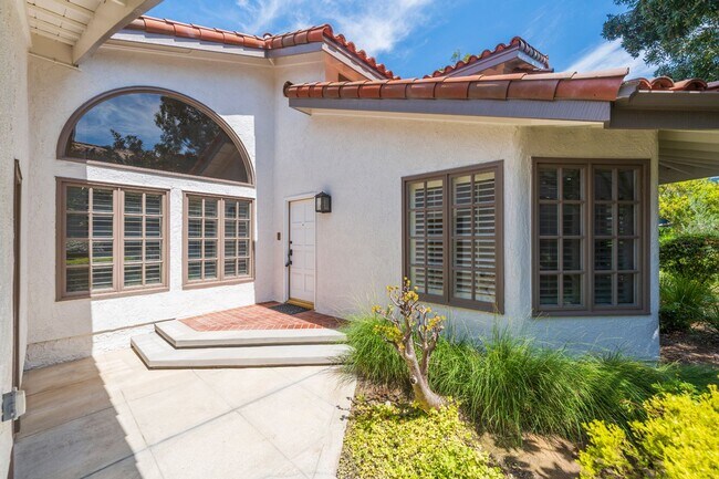 Photo - 16 Sausalito Cir W
