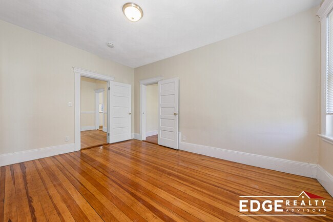 Photo - 28 Montfern Ave Unit 3