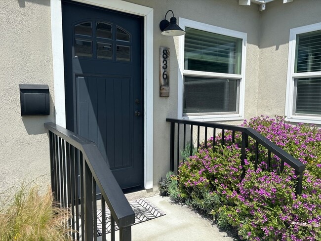 Charming Bungalow-Style Unit in Quiet Trip... - Charming Bungalow-Style Apartment Unit in Quiet Trip... Unit 836