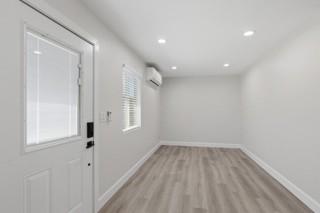 Photo - 10788 Mercer Ave