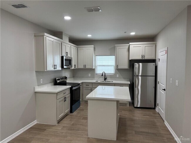 Photo - 16 Ragland Rd Unit 9