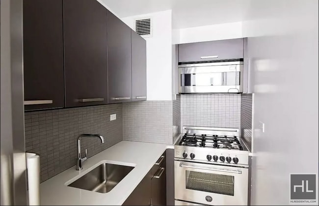 Photo - East 39th Street Unidad 24A