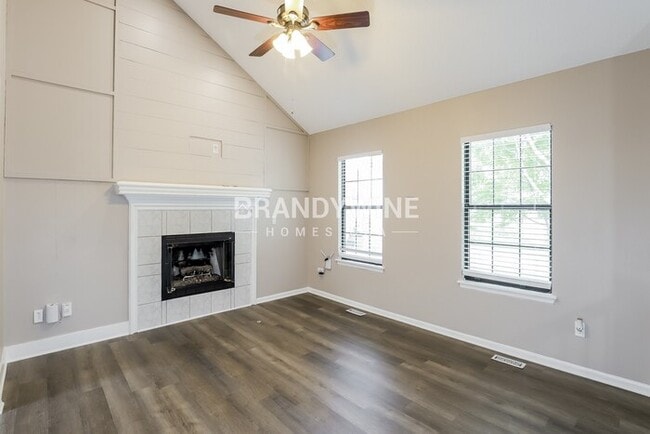 Photo - 521 SE Onyx Dr