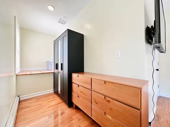 Photo - Furnished room/NOT APARTMENT Unit 2