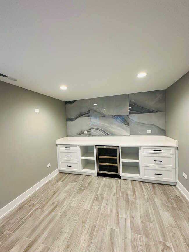 Photo - 3830 W Touhy Ave