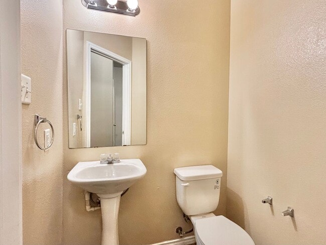 Photo - 10603 Mathom Landing Unit 3