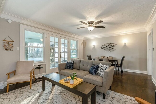 Photo - 710 E 86 Terrace