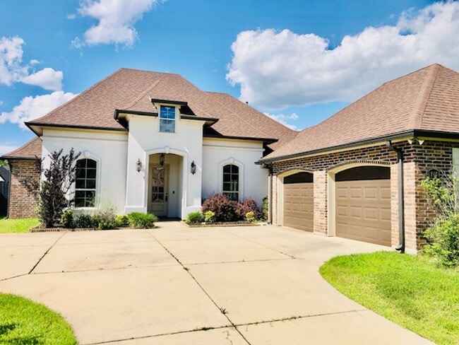 Building Photo - $250 OFF MOVE IN SPECIAL-TURTLE CREEK-GATED-BENTON-BEAUTIFUL HOME-NEAR CYPRESS BLACK BAYOU