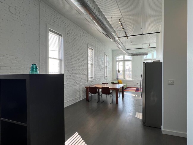 Photo - 102 E 2nd St Unit 205