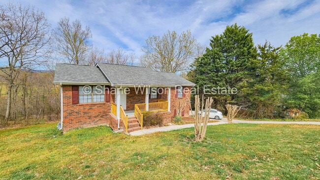Photo - 213 Ridgewood Cir