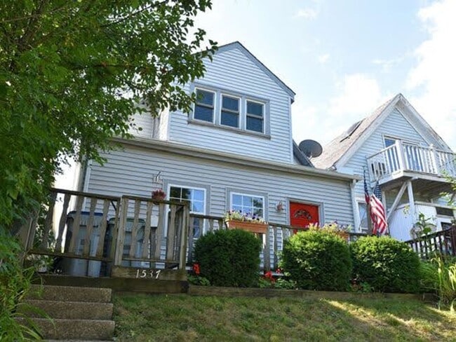 Photo - 1537 E North Ave House