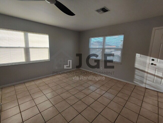 Photo - 724 Ne-11 Ter