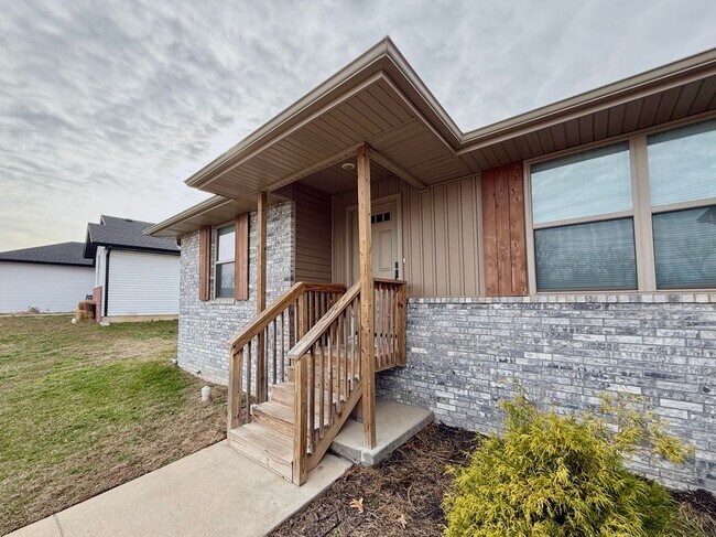 Photo - 633 S Southgate Dr