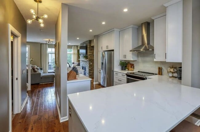 Photo - Rare NE Minneapolis Townhome with 2 Stall Garage + Soaking Tub