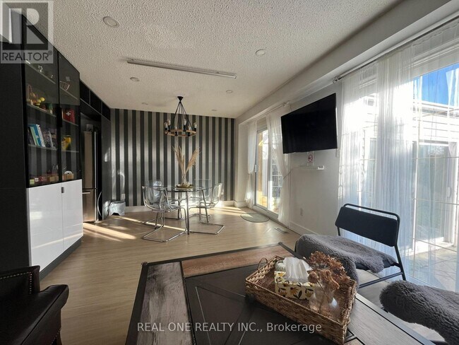 Photo - 3245 Cambourne Crescent