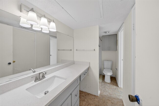 Photo - 2750 Holly Hall St Unidad 1706