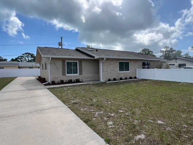 Building Photo - Fully Renovated 2 Bedroom 1.5 Bath Port Orange Home AVAIALBLE IMMEDIATELY
