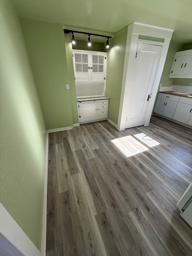 Photo - Beautifully Renovated 2-Bedroom Home – Mod...