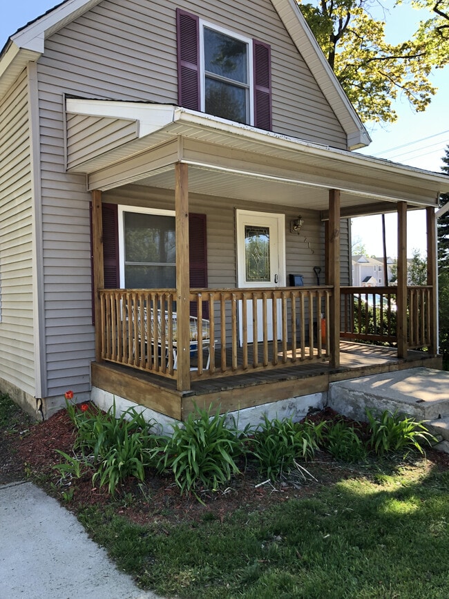 Photo - 215 W May St