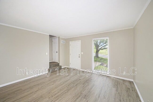 1928 W 36 Ave