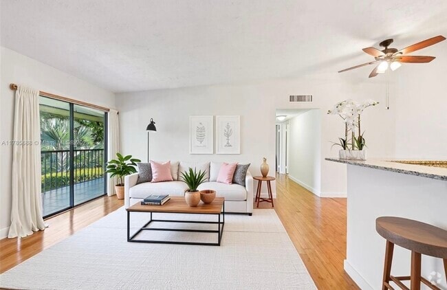 Building Photo - 15492 Lakes of Delray Blvd Unit 205 Rental