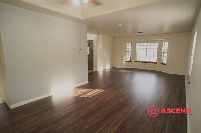 Photo - Beautiful Home Located In Rosedale Area!