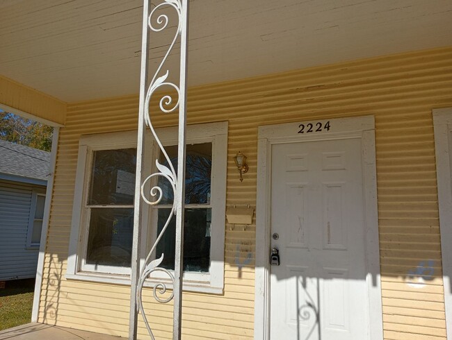 Building Photo - 2224 Vance Ave Rental