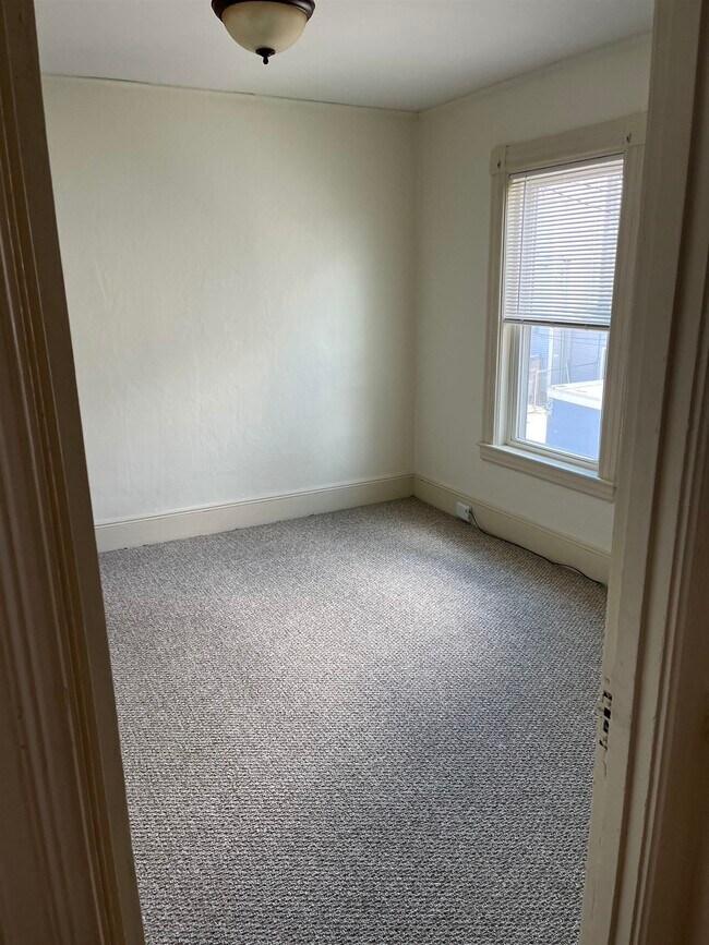 61 Laurel St Unit 2