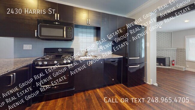 Photo - 2430 Harris St