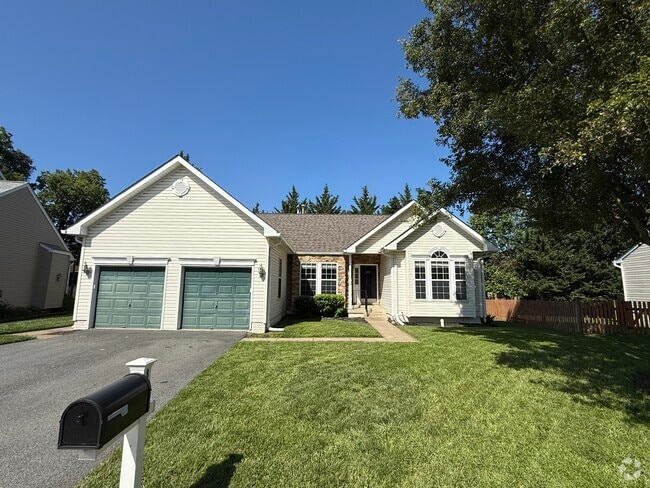 Building Photo - 815 Aztec Dr Rental