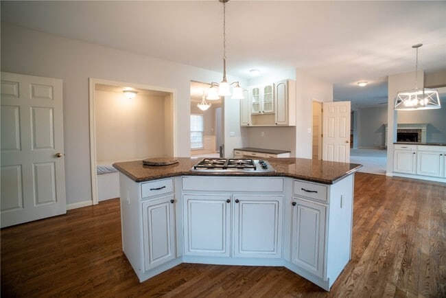 Photo - 570 Castle Ridge Dr