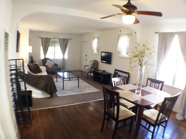 Photo - 636 W Buckthorn St