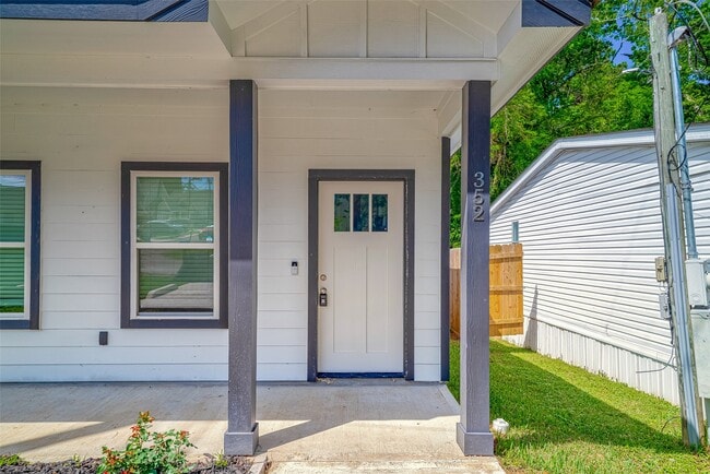 Photo - 352 Westchase St