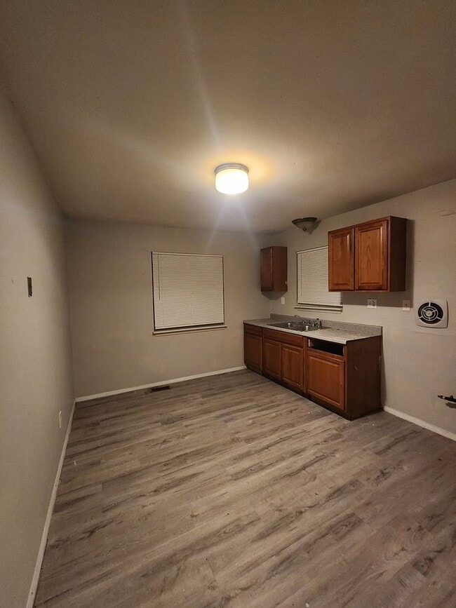 Photo - Holmes1644 Unit A