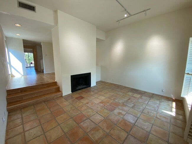 Photo - Alamo Heights Gem ~  2 / 2.5 Multi-Level C...