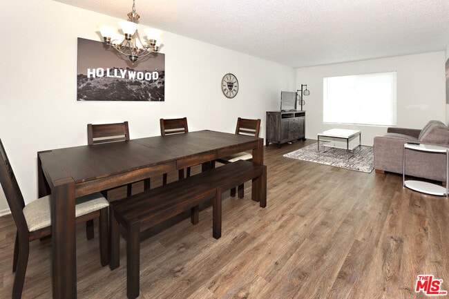 Photo - 3600 Bagley Ave Unidad 102