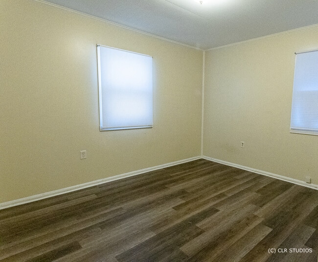 Photo - 394 W 15th St