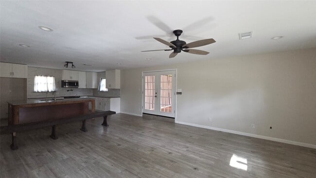 Photo - 1600 Southern Oaks Dr