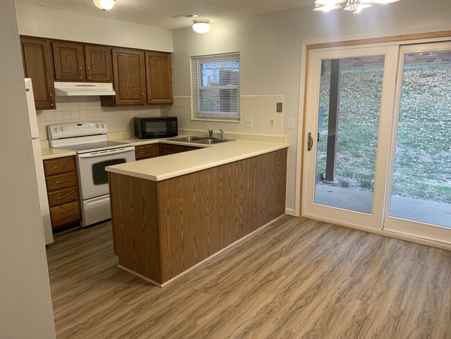 Photo - 822 Highland Hill Ct Unit G