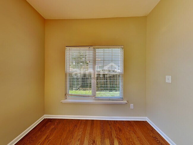 Photo - 660 Smithridge Way