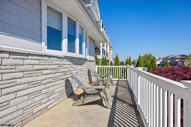 Photo - 410 N Huntington Ave