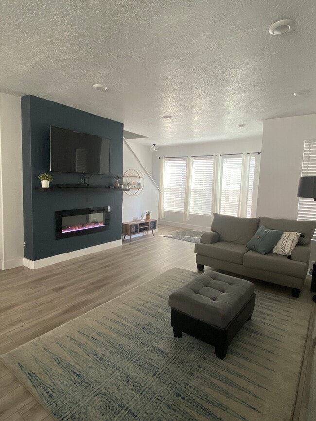 Photo - 4726 Hillhouse Cv