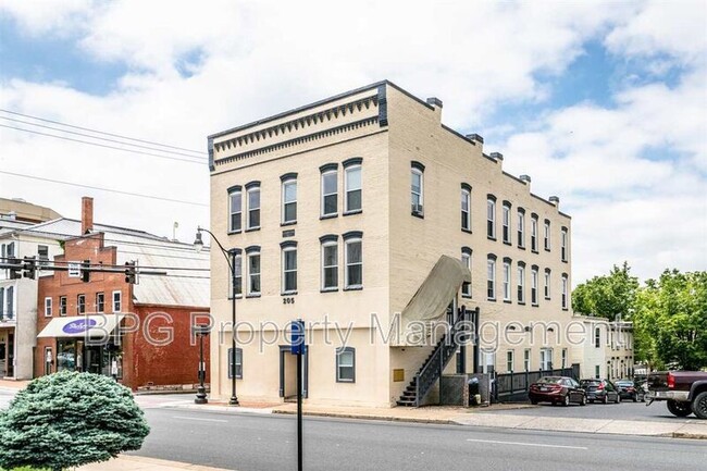 Building Photo - 205 N Main St