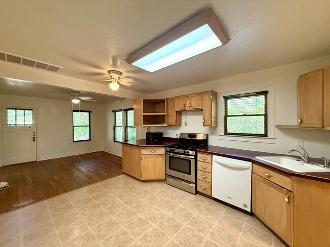 Photo - 4709 Avenue H