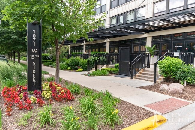 Building Photo - 1071 W 15th St Unit 214 Rental