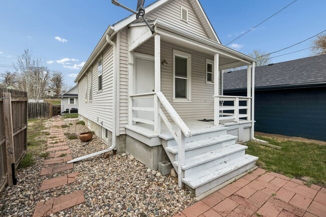 Building Photo - Next to Dog Bar!