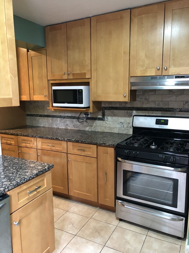 Eat-in-Kitchen - 4380 Vireo Ave Condo Unit 5J